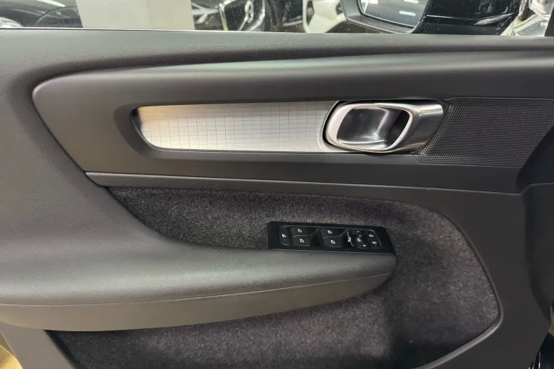 Volvo XC40 din 2022 cu 144.260 km - oferta VOL130554 - foto 14