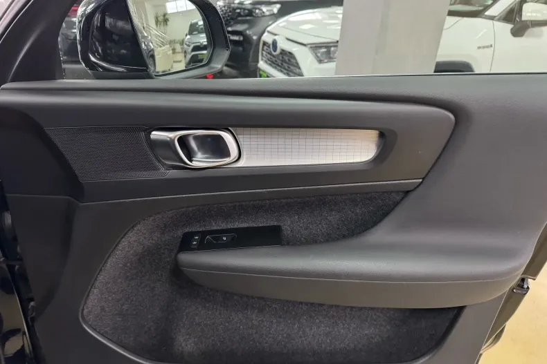 Volvo XC40 din 2022 cu 144.260 km - oferta VOL130554 - foto 18