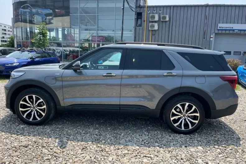 Ford Explorer din 2023 cu 21.098 km - oferta FOR130565 - foto 9
