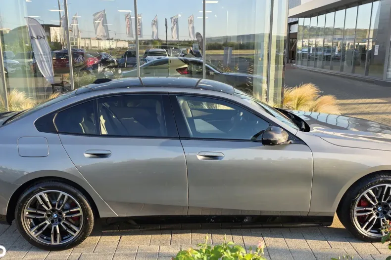 BMW Seria 5 din 2025 cu 10 km - oferta BMW130625 - foto 2