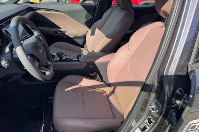 Lexus LBX din 2024 cu 900 km - oferta LEX130649 - foto 24