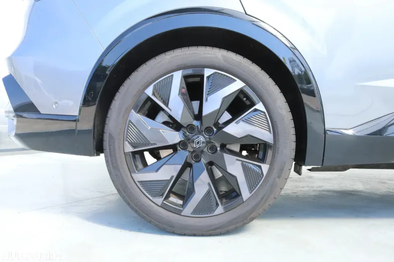 Renault Rafale din 2024 cu 1.786 km - oferta REN130659 - foto 7