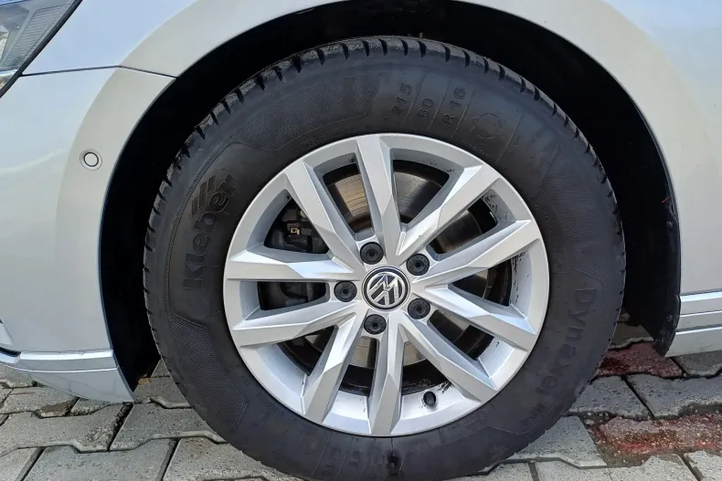 Volkswagen Passat din 2020 cu 125.447 km - oferta VOL130718 - foto 8