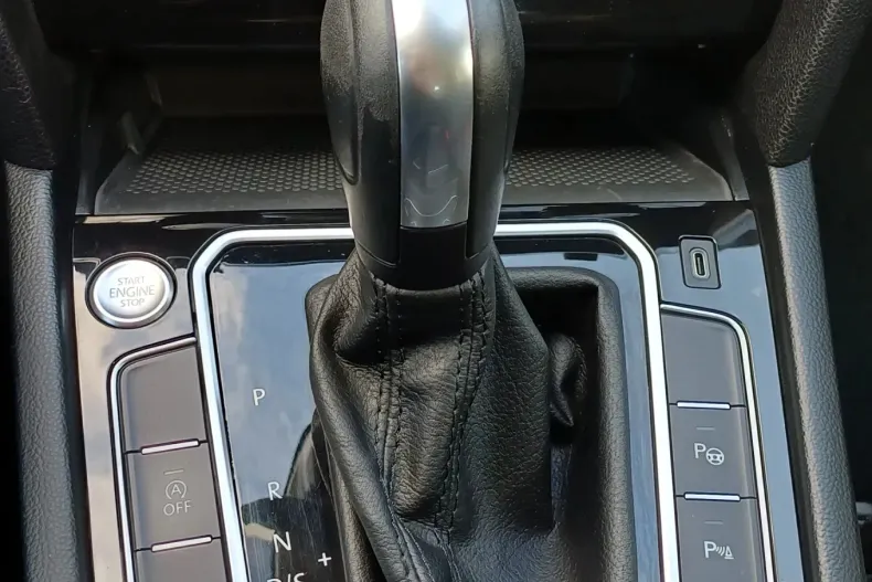 Volkswagen Passat din 2020 cu 125.447 km - oferta VOL130718 - foto 15