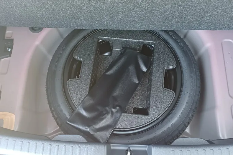 Toyota Yaris din 2025 cu 2.000 km - oferta TOY130751 - foto 7