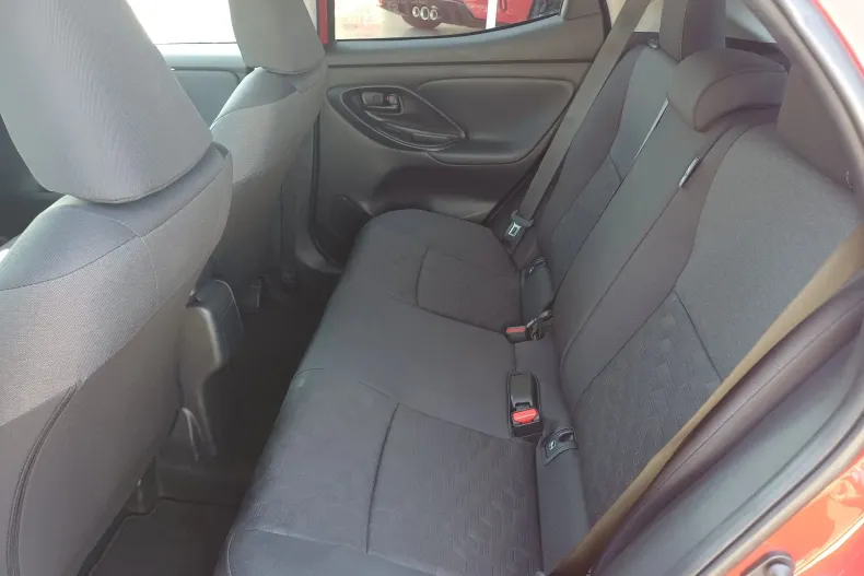 Toyota Yaris din 2025 cu 2.000 km - oferta TOY130751 - foto 8