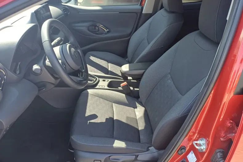 Toyota Yaris din 2025 cu 2.000 km - oferta TOY130751 - foto 9