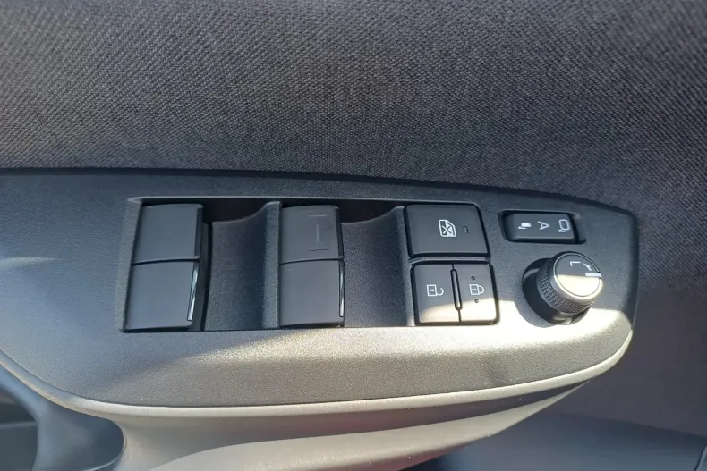 Toyota Yaris din 2025 cu 2.000 km - oferta TOY130751 - foto 12