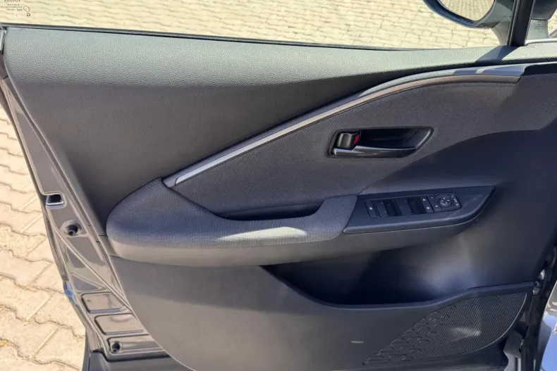 Toyota C-HR din 2023 cu 10.759 km - oferta TOY130753 - foto 11