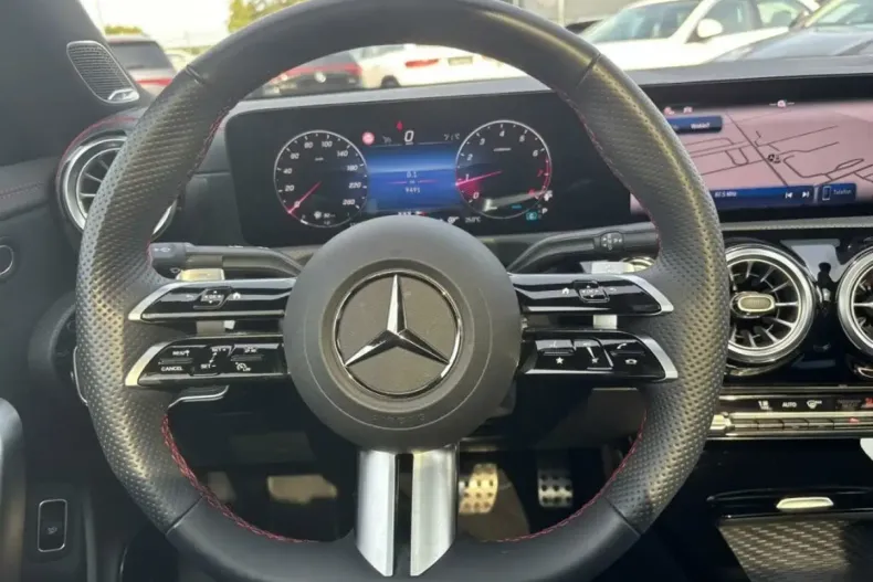 Mercedes-Benz CLA 250 din 2024 cu 9.484 km - oferta MER130798 - foto 11