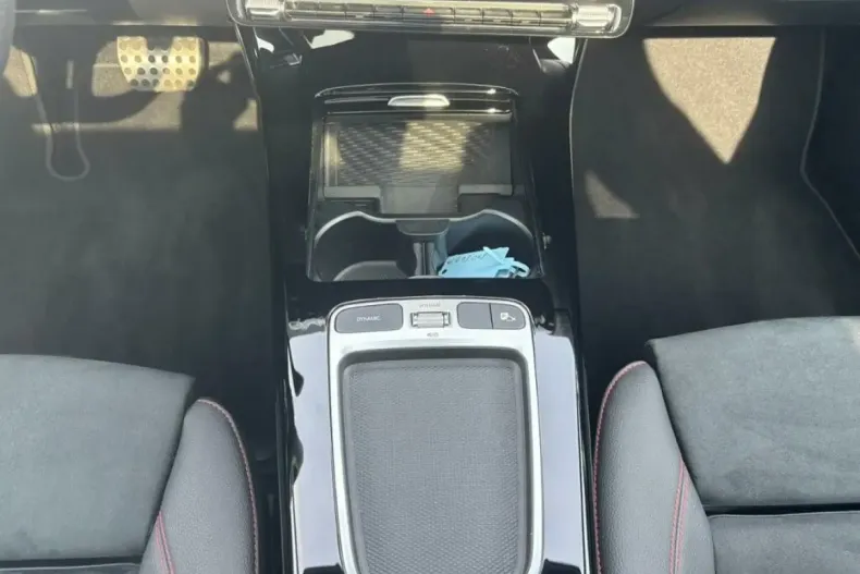 Mercedes-Benz CLA 250 din 2024 cu 9.484 km - oferta MER130798 - foto 17