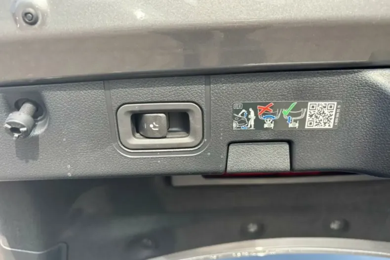 Mercedes-Benz CLA 250 din 2024 cu 9.484 km - oferta MER130798 - foto 20