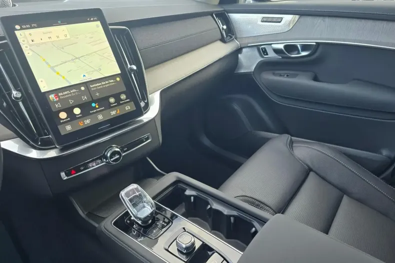 Volvo XC90 din 2025 cu 30.000 km - oferta VOL130799 - foto 8