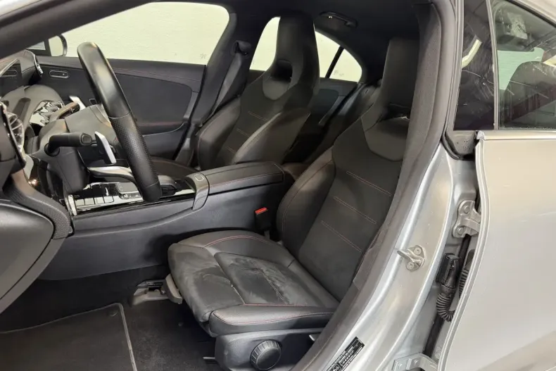 Mercedes-Benz CLA 220 din 2022 cu 40.968 km - oferta MER130803 - foto 4