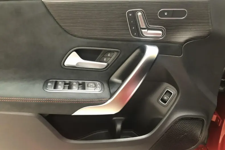 Mercedes-Benz CLA 35 AMG din 2024 cu 13.200 km - oferta MER130809 - foto 19