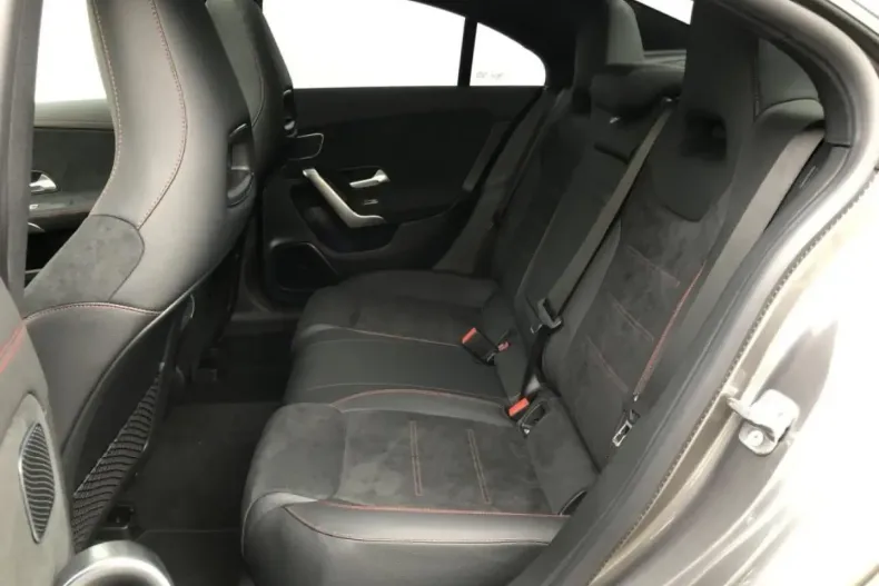 Mercedes-Benz CLA 220 din 2024 cu 21.390 km - oferta MER130811 - foto 7