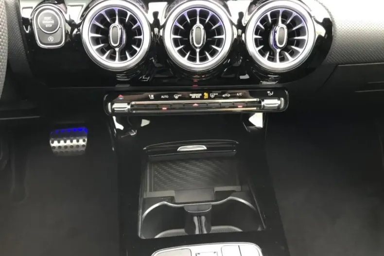 Mercedes-Benz CLA 220 din 2024 cu 21.390 km - oferta MER130811 - foto 14