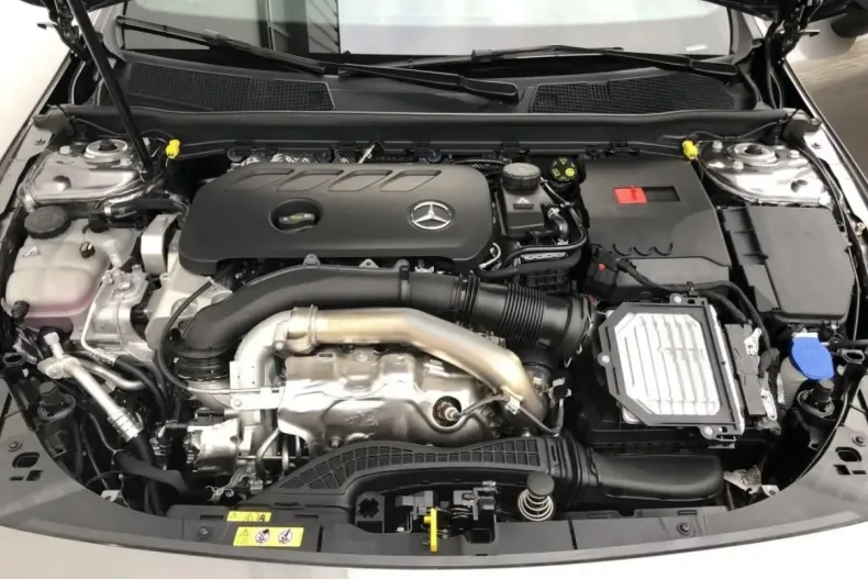 Mercedes-Benz CLA 220 din 2024 cu 21.390 km - oferta MER130811 - foto 16