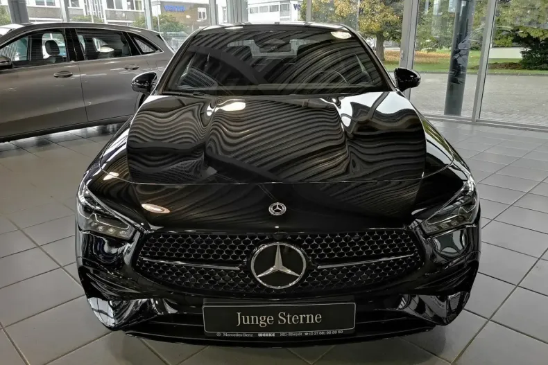Mercedes-Benz CLA 250 din 2024 cu 7.727 km - oferta MER130813 - foto 2