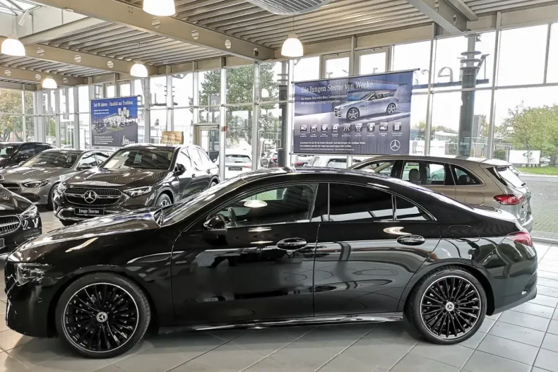 Mercedes-Benz CLA 250 din 2024 cu 7.727 km - oferta MER130813 - foto 9