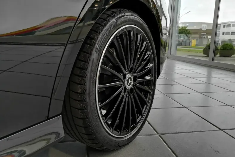 Mercedes-Benz CLA 250 din 2024 cu 7.727 km - oferta MER130813 - foto 11