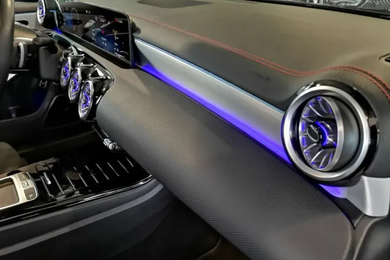 Mercedes-Benz CLA 250 din 2024 cu 7.727 km - oferta MER130813 - foto 15