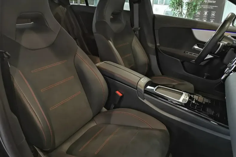 Mercedes-Benz CLA 250 din 2024 cu 7.727 km - oferta MER130813 - foto 16