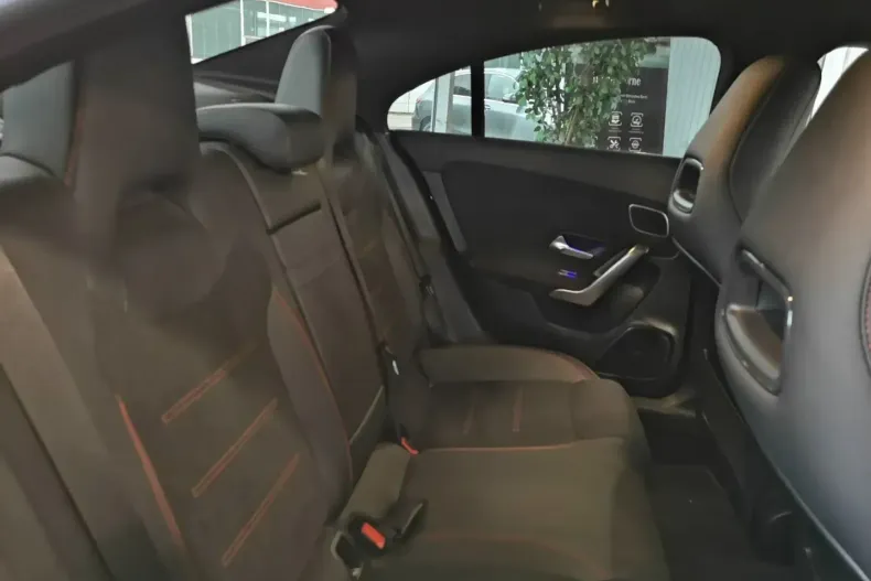 Mercedes-Benz CLA 250 din 2024 cu 7.727 km - oferta MER130813 - foto 18