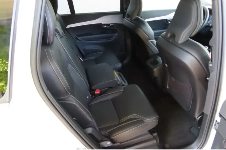 Volvo XC90 din 2023 cu 33.642 km - oferta VOL130843 - foto 13