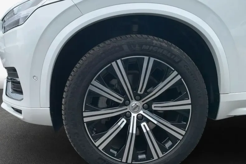 Volvo XC90 din 2024 cu 16.709 km - oferta VOL130858 - foto 6