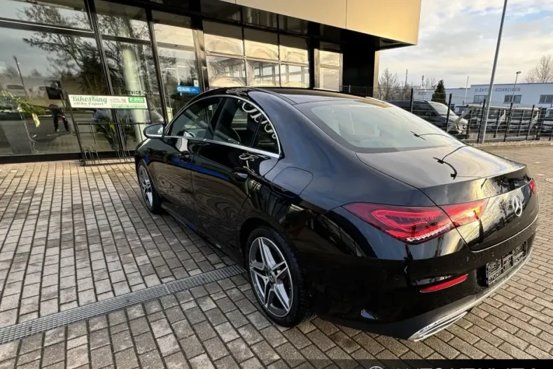 Mercedes-Benz CLA 200 din 2022 cu 16.800 km - oferta MER130861 - foto 4