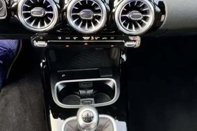 Mercedes-Benz CLA 200 din 2022 cu 16.800 km - oferta MER130861 - foto 11