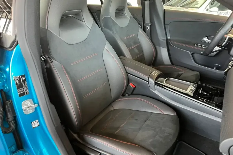 Mercedes-Benz CLA 200 din 2023 cu 11.917 km - oferta MER130862 - foto 7