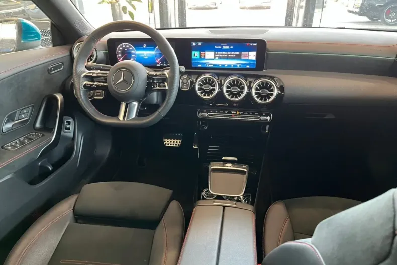 Mercedes-Benz CLA 200 din 2023 cu 11.917 km - oferta MER130862 - foto 9