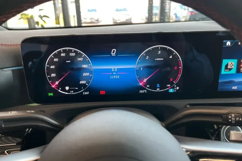 Mercedes-Benz CLA 200 din 2023 cu 11.917 km - oferta MER130862 - foto 12