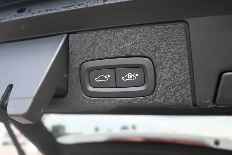 Volvo XC60 din 2023 cu 28.800 km - oferta VOL130888 - foto 8