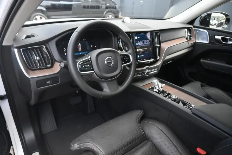 Volvo XC60 din 2023 cu 28.800 km - oferta VOL130888 - foto 9