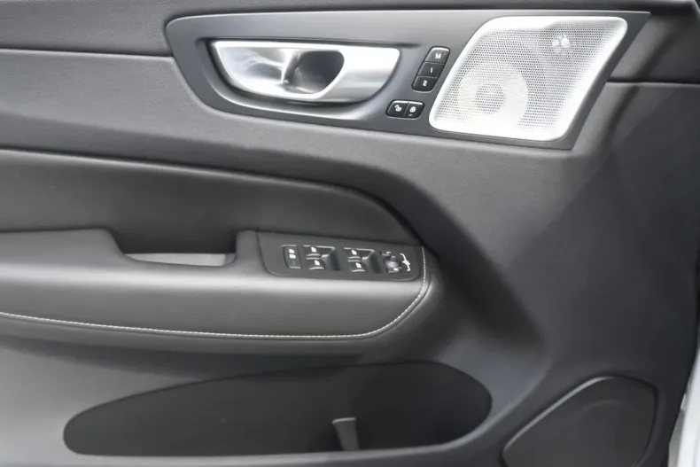 Volvo XC60 din 2023 cu 28.800 km - oferta VOL130888 - foto 10