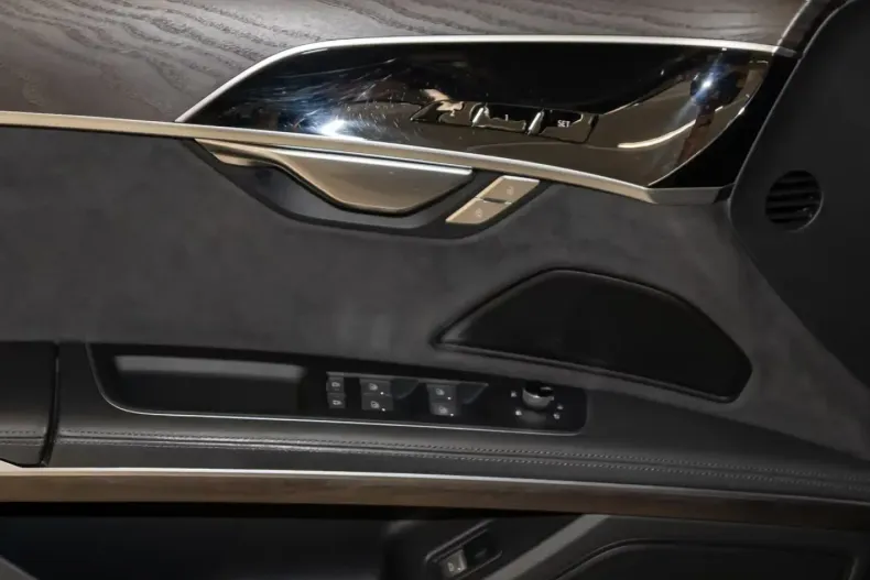 Audi A8 din 2022 cu 80.992 km - oferta AUD130893 - foto 8