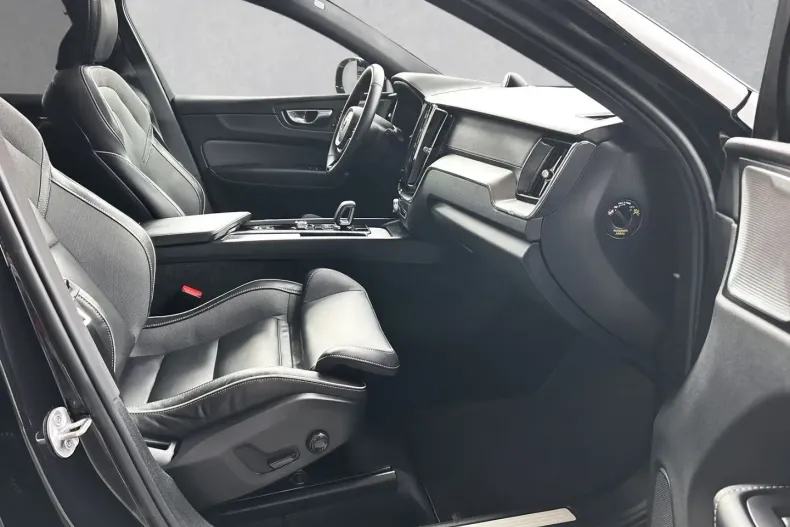 Volvo XC60 din 2022 cu 77.200 km - oferta VOL130901 - foto 3