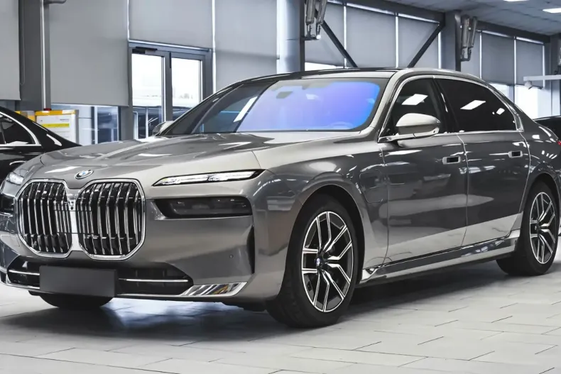 BMW 750 din 2024 cu 6.917 km - oferta BMW130904 - foto 3