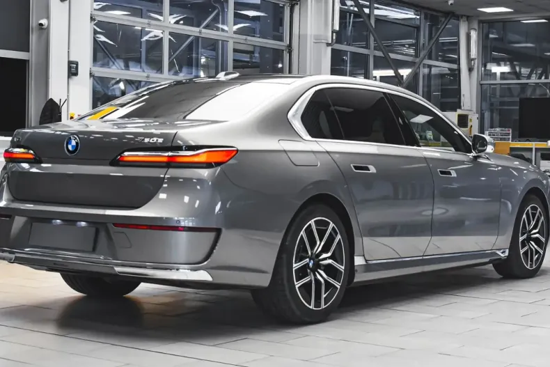 BMW 750 din 2024 cu 6.917 km - oferta BMW130904 - foto 5