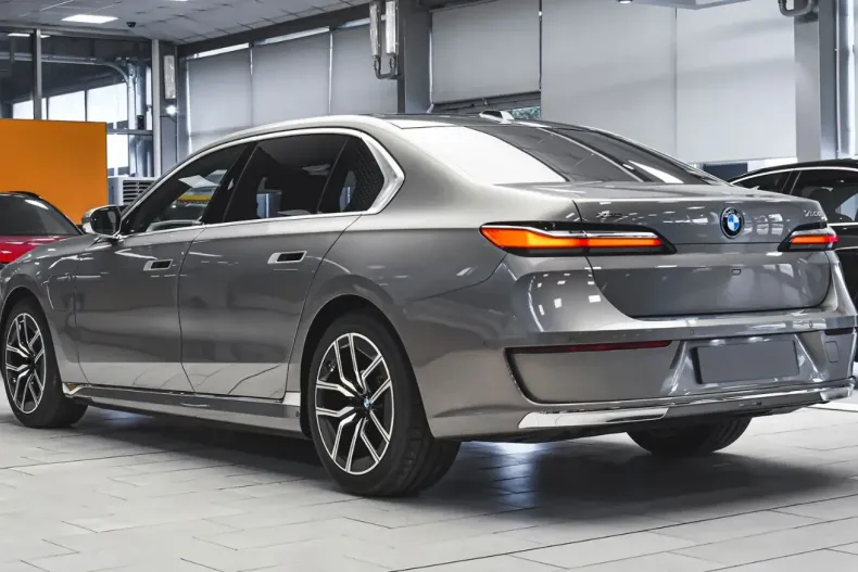 BMW 750 din 2024 cu 6.917 km - oferta BMW130904 - foto 6