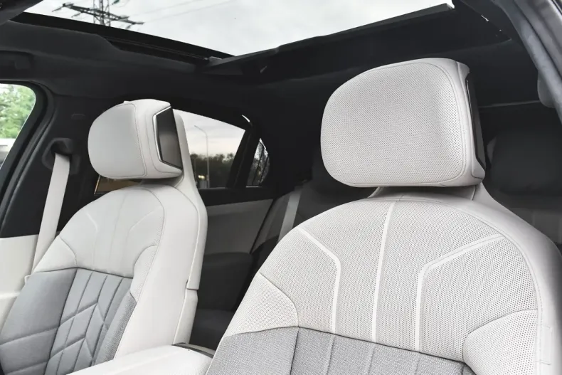 BMW 750 din 2024 cu 6.917 km - oferta BMW130904 - foto 10