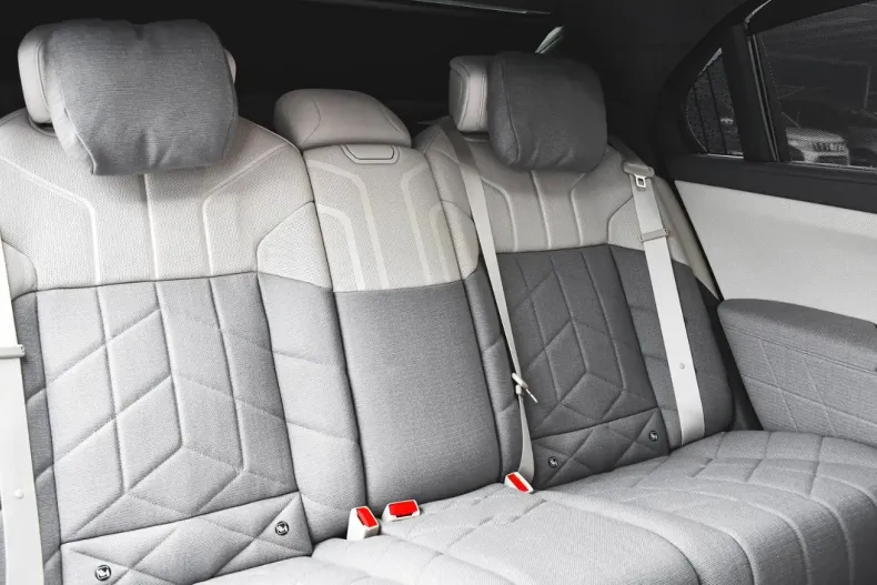 BMW 750 din 2024 cu 6.917 km - oferta BMW130904 - foto 11