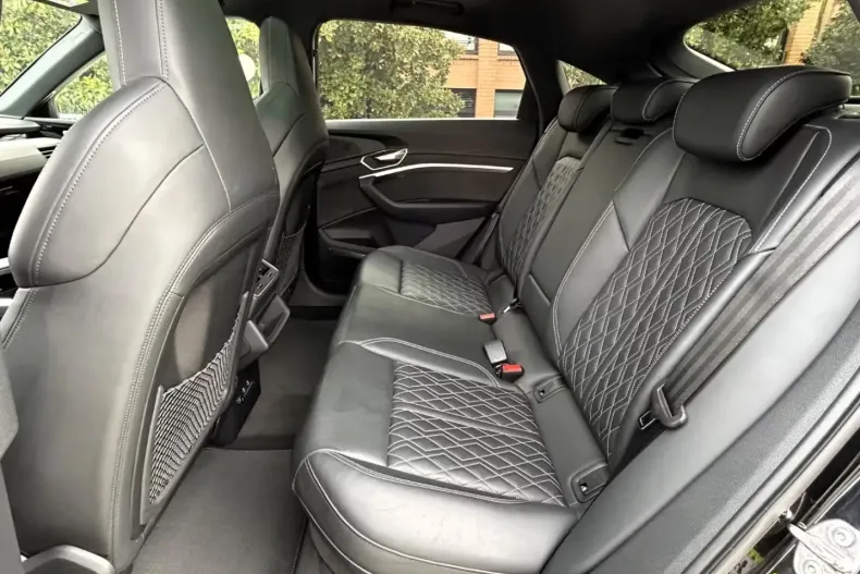 Audi Q8 din 2023 cu 30.820 km - oferta AUD130927 - foto 3