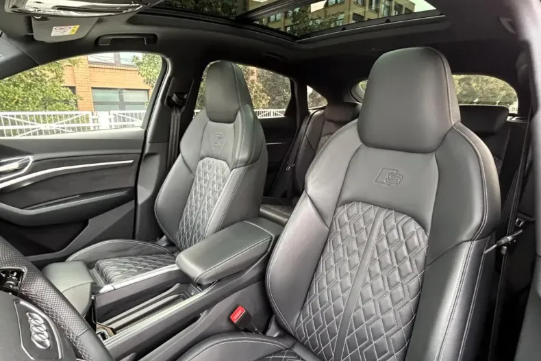 Audi Q8 din 2023 cu 30.820 km - oferta AUD130927 - foto 5