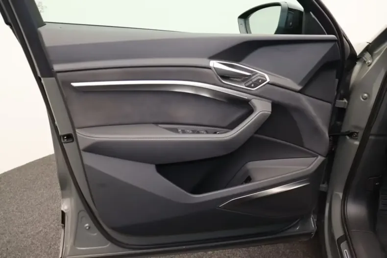 Audi Q8 din 2023 cu 29.683 km - oferta AUD130953 - foto 7