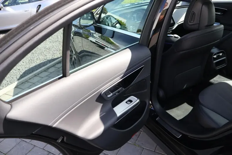 Mercedes-Benz E 300 din 2024 cu 31.900 km - oferta MER130958 - foto 18