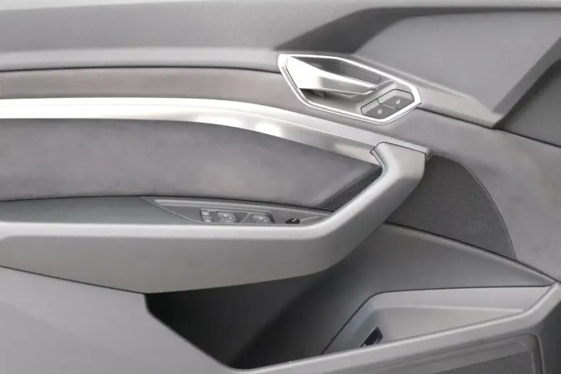 Audi Q8 din 2023 cu 49.229 km - oferta AUD130964 - foto 10